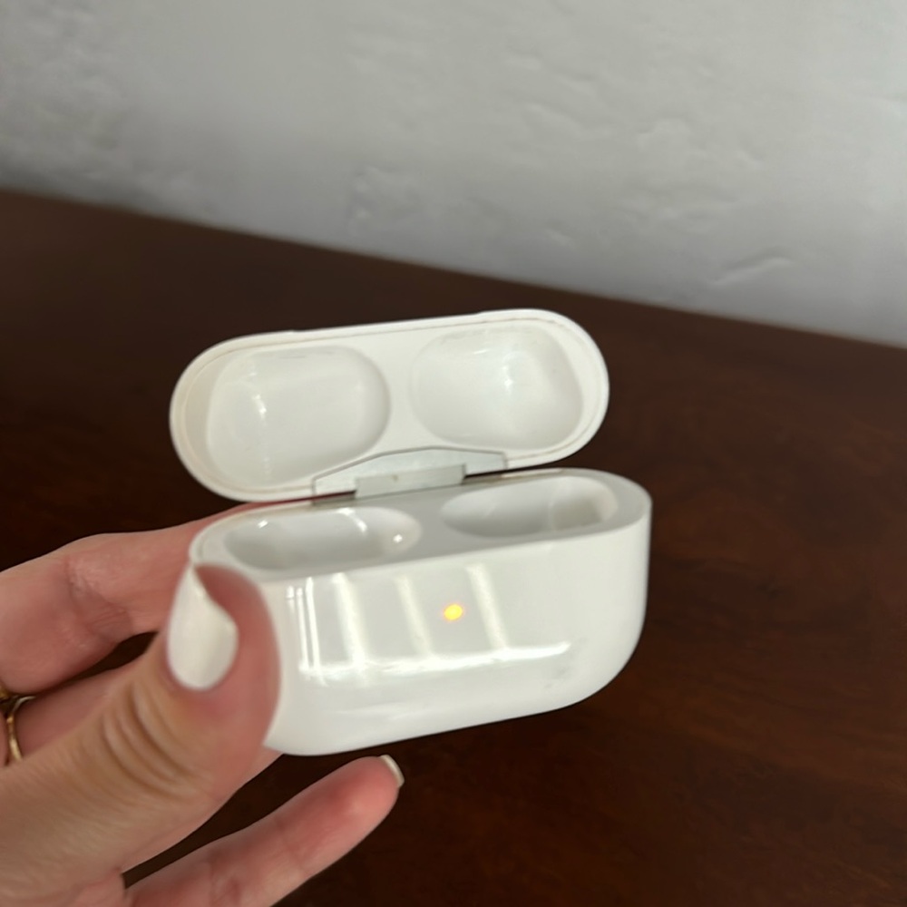 AirPods Pro (2nd generation) MagSafe Case, ONLY THE CASE HEADPHONES NOT INCLUDED